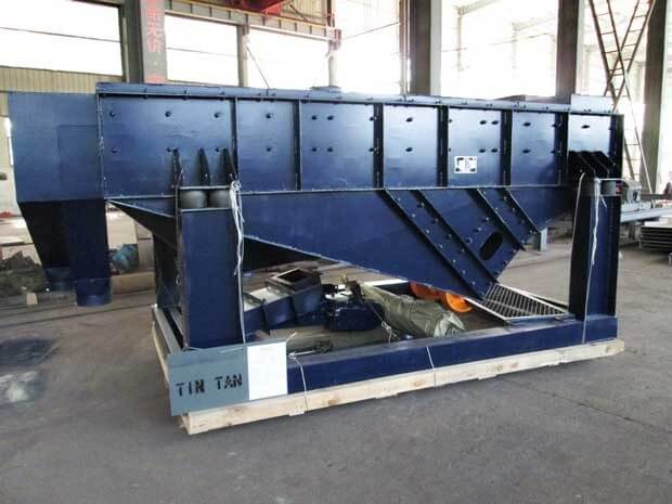 linear vibrating screen fabricated by PK Mining Machinery