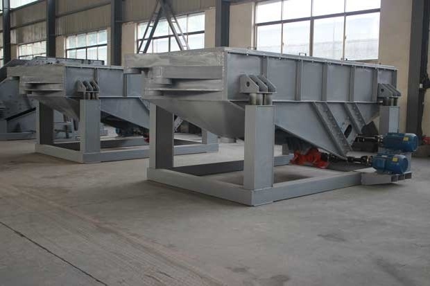 linear vibrating screen fabricated by PK Mining Machinery