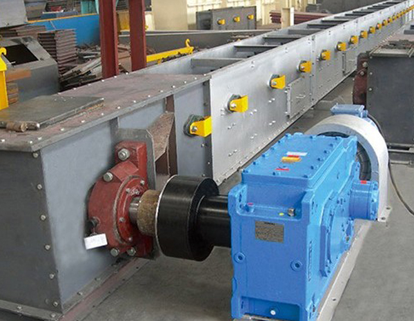 Horizontal scraper chain conveyor